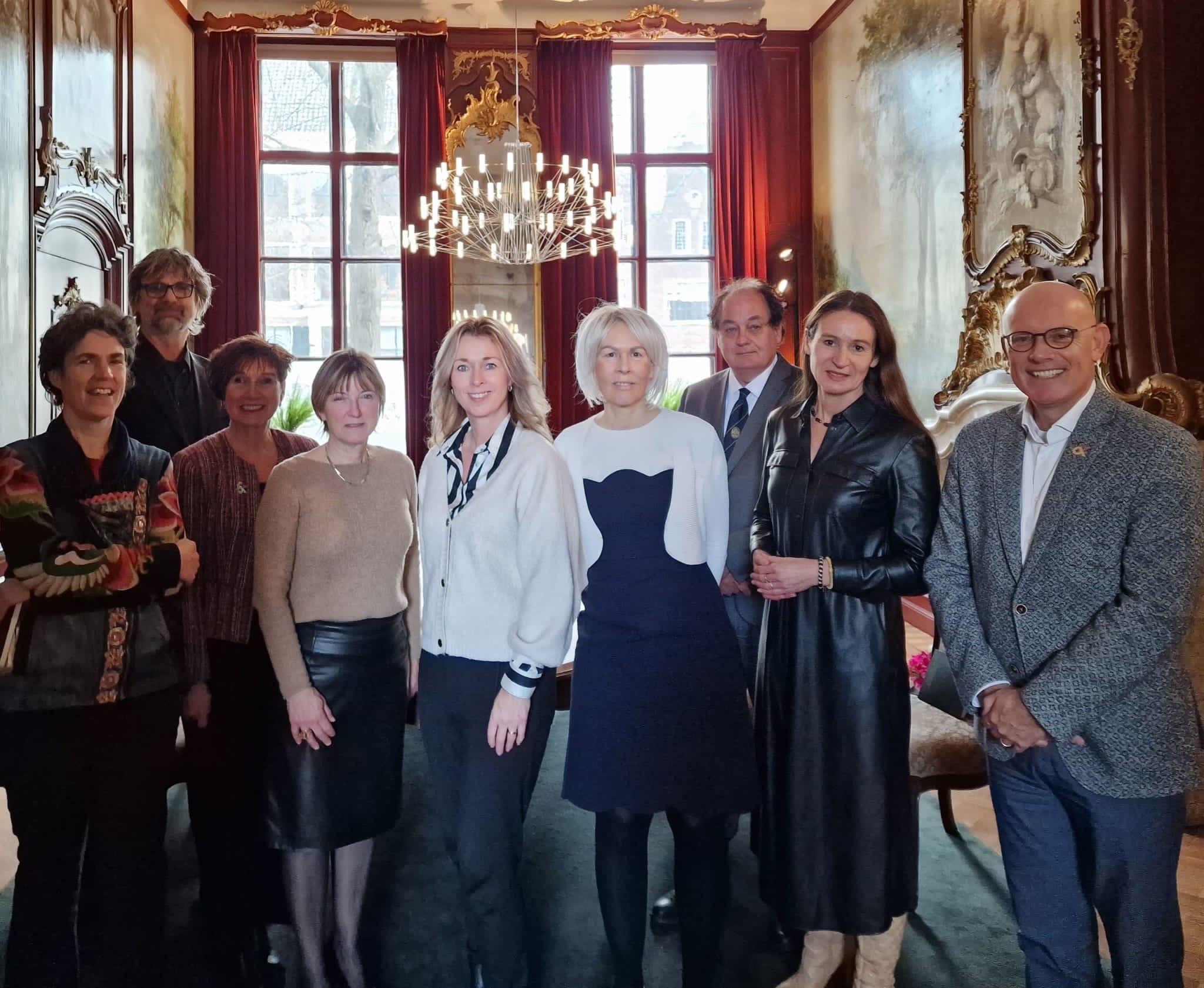 Groepsfoto vertegenwoordigers van de provincie Zuid-Holland en projectleiders en bestuursleden van het LDE Medical Delta Healthy Society programma