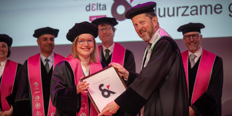 Ineke van der Ham tijdens haar benoeming als Medical Delta Hoogleraar