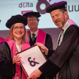 Ineke van der Ham tijdens haar benoeming als Medical Delta Hoogleraar